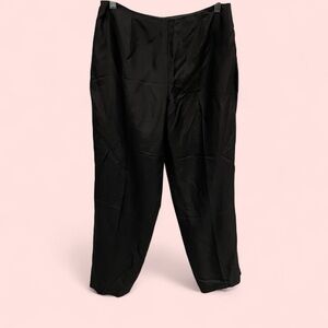 Cute vintage 90’s Liz Claiborne black silk ankle length pants side zip lined